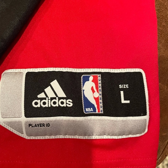 Official Chicago Bulls Warmup Top - Picture 4 of 5